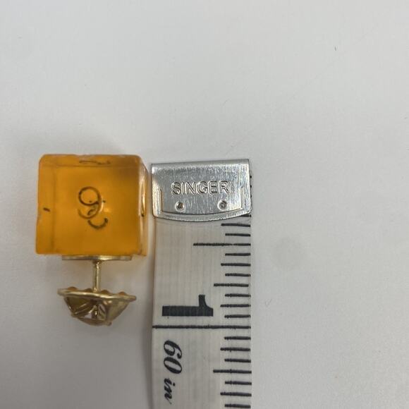 Handmade yellow D&D dice pin - Picture 4 of 4